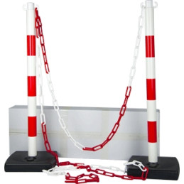 Set di 2 pali barriera in PVC con catena